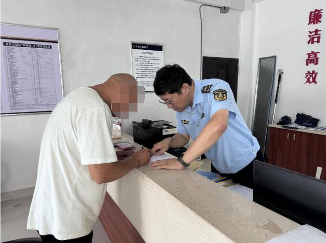疲劳驾驶撞坏护栏肇事逃逸终被查(图3)