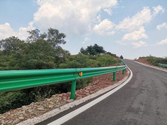 高速公路波形护栏多久更换一次？