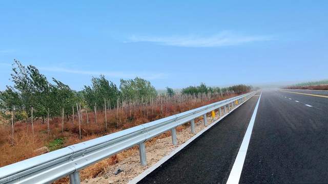 高速公路波形护栏多久更换一次？(图2)