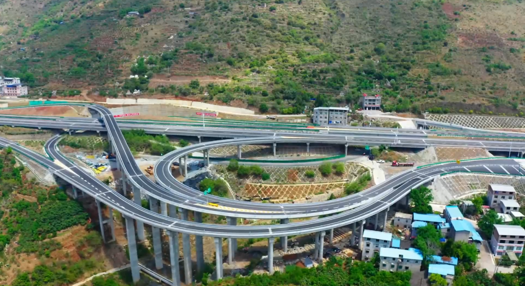 畅通“大动脉”建设施工忙——来自交通建设一线观察(图3)