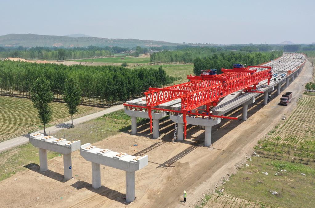 畅通“大动脉”建设施工忙——来自交通建设一线观察(图5)