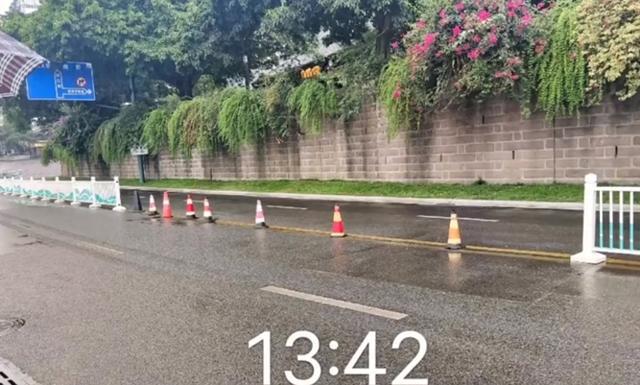 女子撞坏护栏遭天价索赔宜宾建投：施工单位虚报价格已协商赔偿1万2