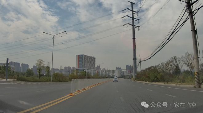 太神奇了！黄陂南部马路上存在4种不同的护栏(图2)