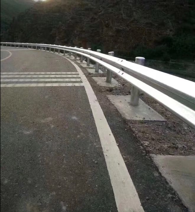 现在农村公路波形护栏板什么价格？