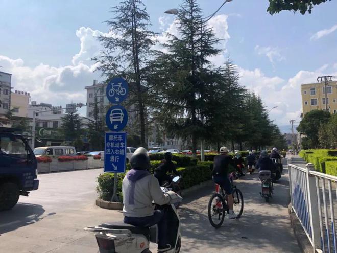大理市努力营造文明和谐的出行环境(图3)