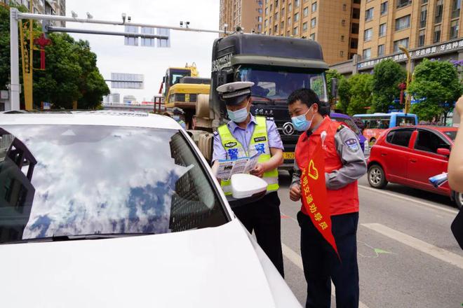 大理市努力营造文明和谐的出行环境