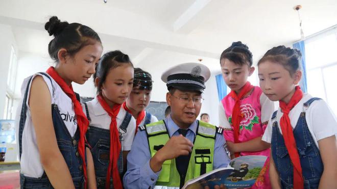 大理市努力营造文明和谐的出行环境(图6)