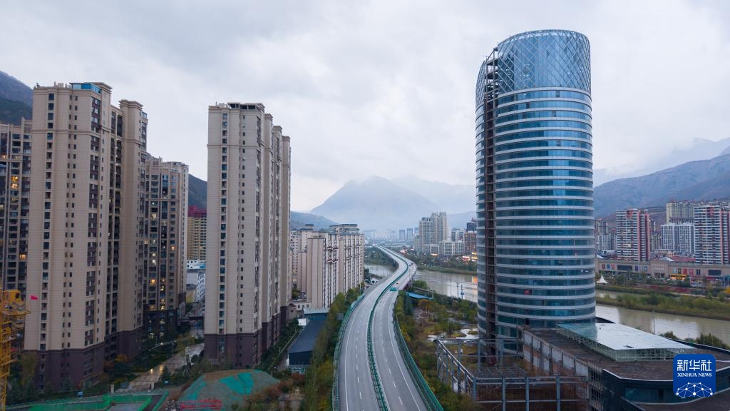 甘肃陇南：建设交通路网破除山水阻隔