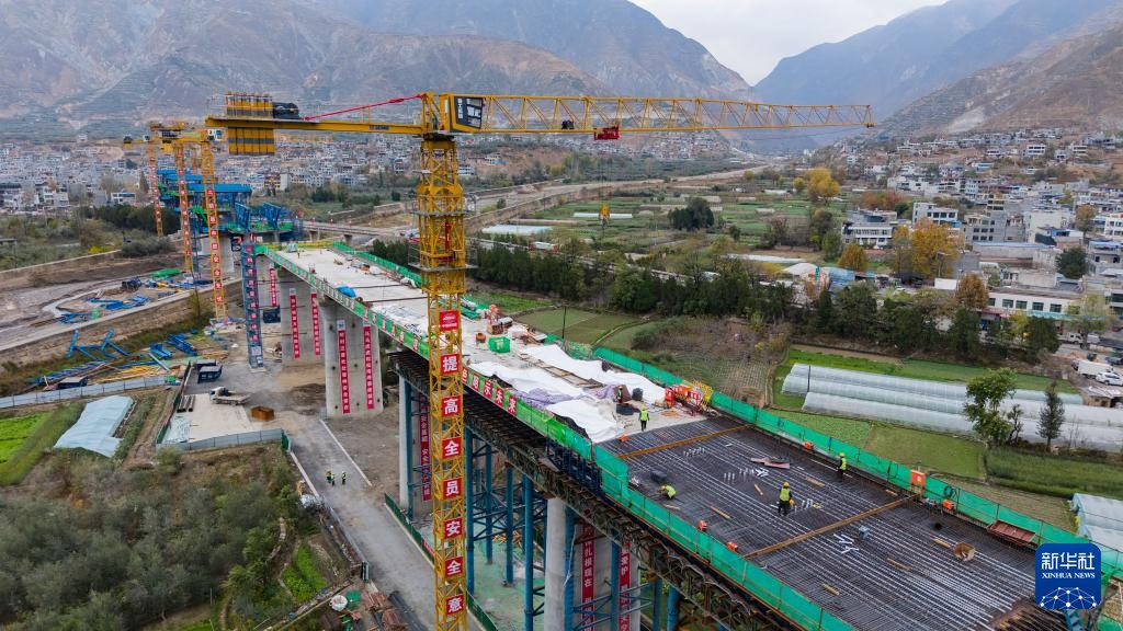 甘肃陇南：建设交通路网破除山水阻隔(图4)