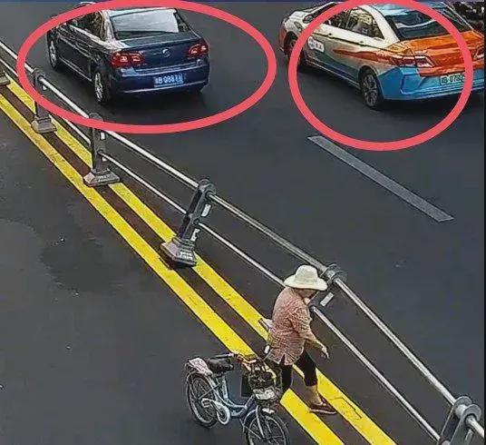 马路惊现‘大力士’大妈推倒护栏引热议安全与规则意识不容忽视(图6)