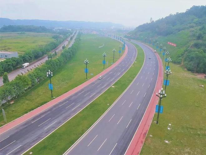 宜宾这条大道隔离栏屡遭私拆行人车辆险象环生(图2)