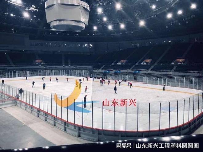 标准冰球场围栏参数与性能分析