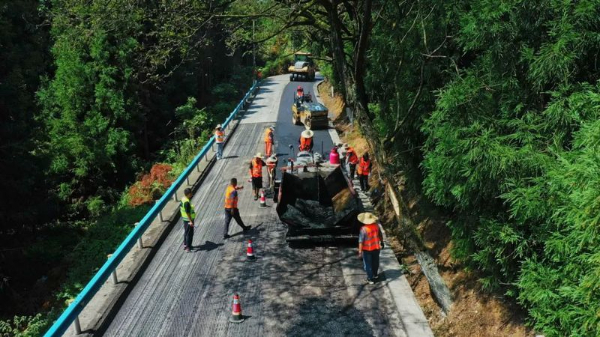 让好景好物一路“走”出来——平坝区绘就国省干线公路交通路网绿美“新画卷”