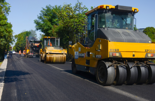 让好景好物一路“走”出来——平坝区绘就国省干线公路交通路网绿美“新画卷”(图3)
