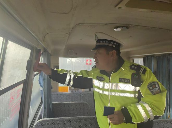 临沂公安交警：多措并举严把校园“安全关”(图3)