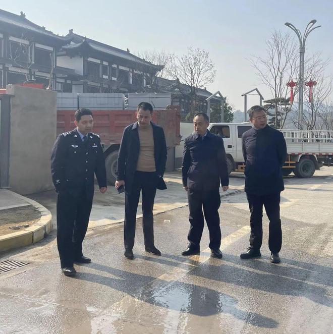 陶春调研温泉镇东林大佛周边道路交通基础设施建设情况(图2)
