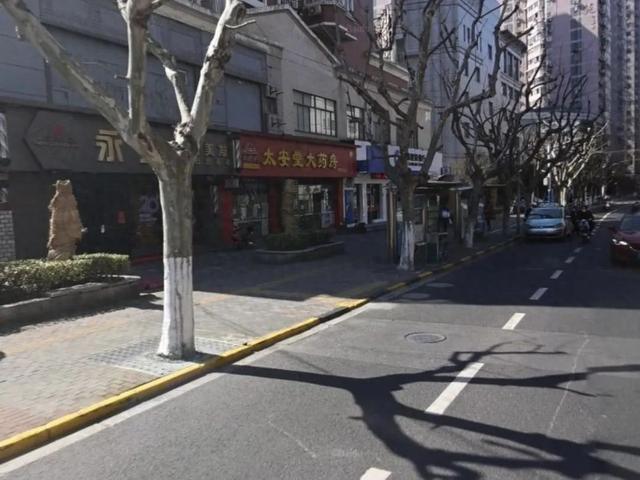 临平北路公交站变样了成功打造“后绕式公交车站”