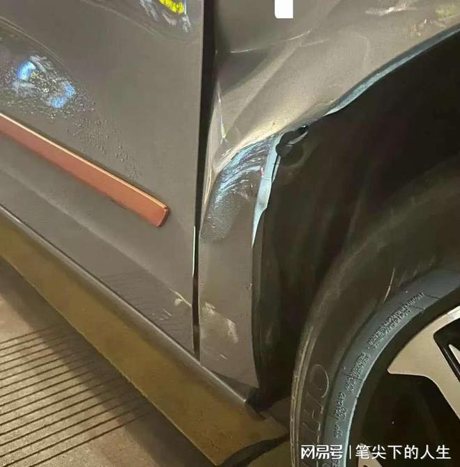 网传司机宁愿撞车也不愿撞护栏网友：护栏价格太贵(图4)
