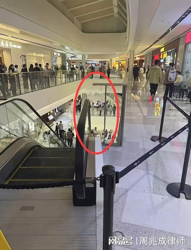 一女孩商场坠楼死亡：商场需要赔全部吗？(图3)