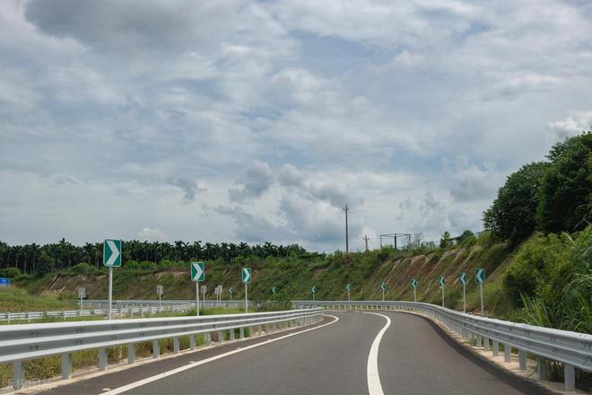揭秘波形护栏板防腐秘诀保护道路安全！(图6)