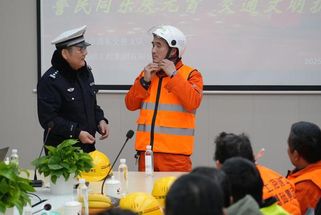 吃元宵、猜灯谜、学交规交通安全宣传进工地(图3)