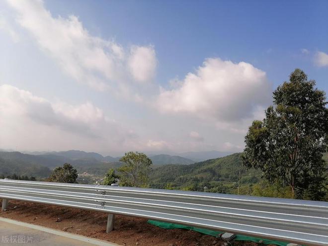 波形护栏生产厂家波形护栏板价格公路(图2)