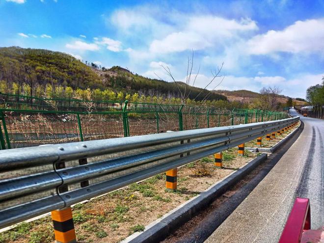 波形护栏生产厂家波形护栏板价格公路(图7)