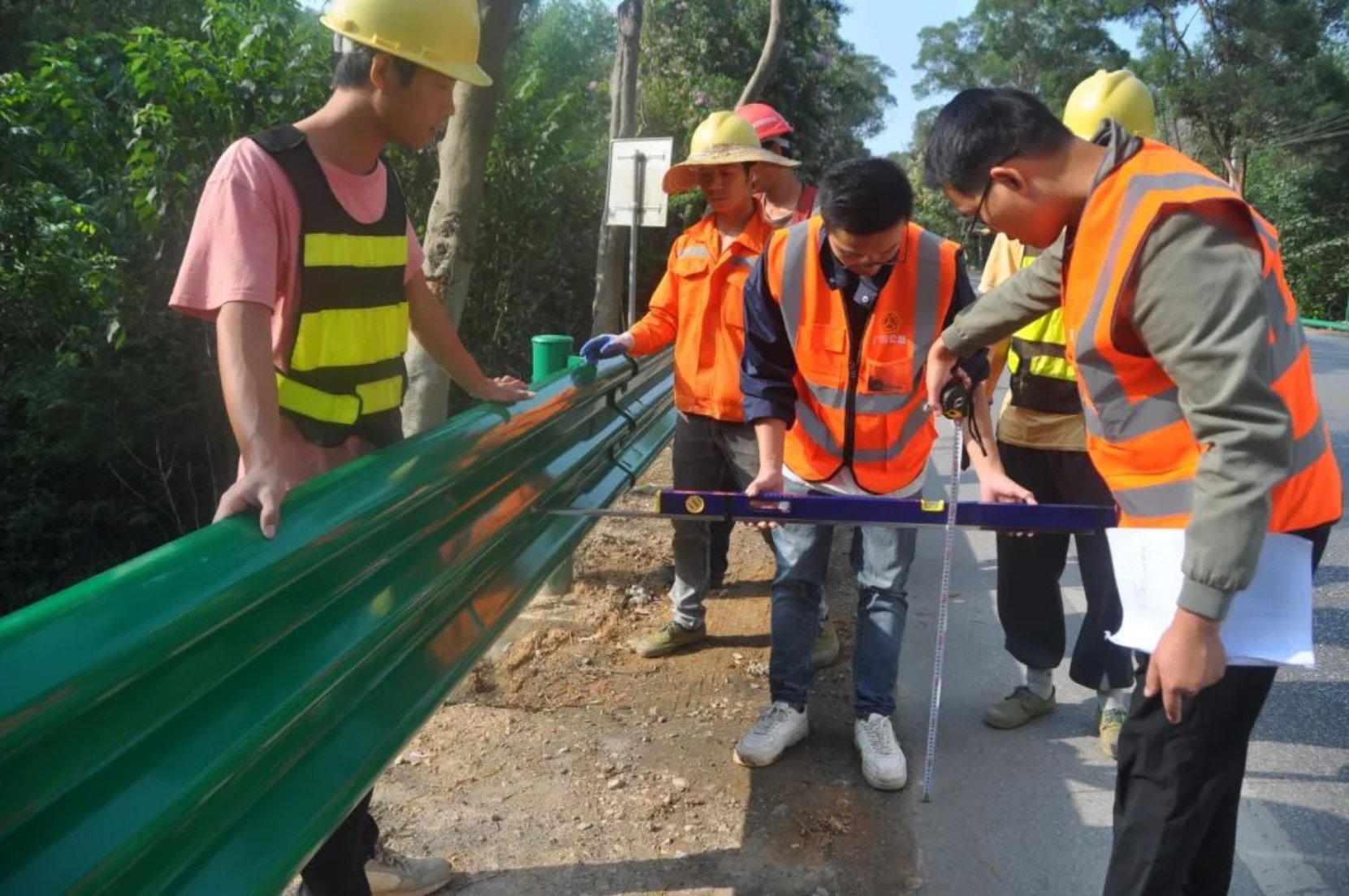 系紧公路“安全带”--横县公路养护中心高质量推进交通安全设施“提档升级”(图5)