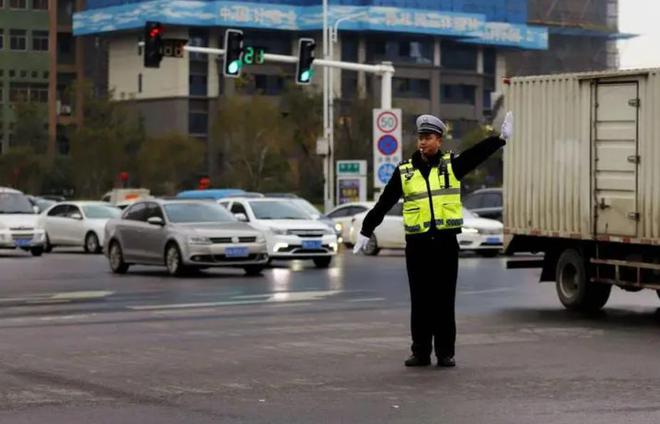 一年违规罚款将近2000亿而交警的工资由国家发放那钱都去哪了(图3)