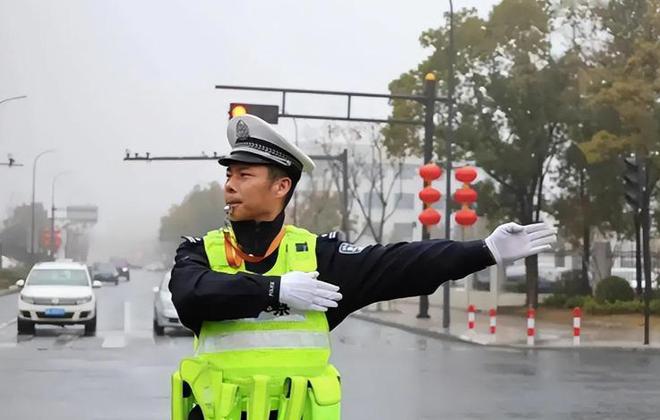 一年违规罚款将近2000亿而交警的工资由国家发放那钱都去哪了(图5)