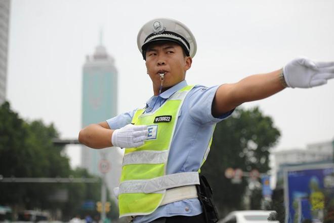 一年违规罚款将近2000亿而交警的工资由国家发放那钱都去哪了(图16)