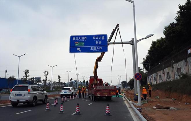 一年违规罚款将近2000亿而交警的工资由国家发放那钱都去哪了(图19)