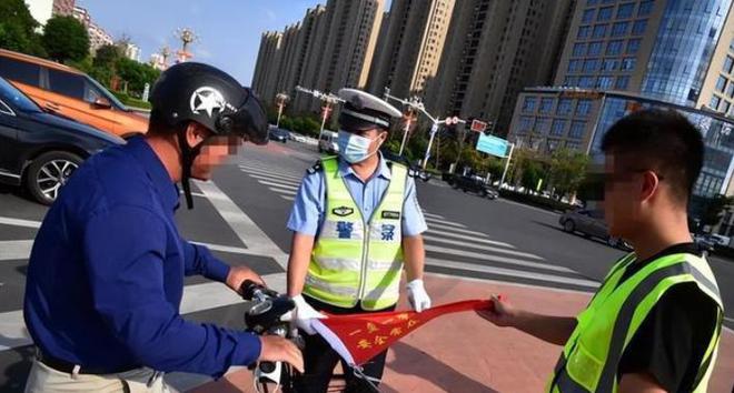 一年违规罚款将近2000亿而交警的工资由国家发放那钱都去哪了(图22)