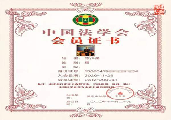 吊车路外作业时致人受伤交强险赔不赔？