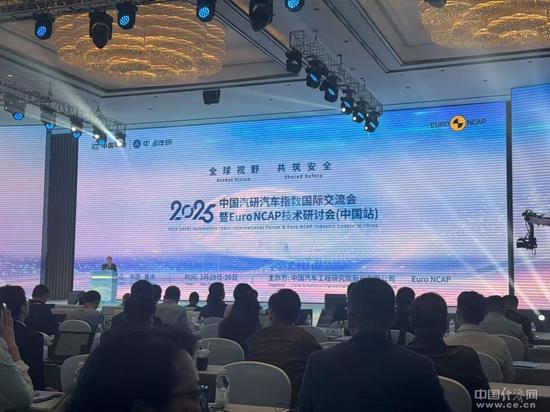 智能化发展需谨防数据风险商用车智驾更具“安全性价比”