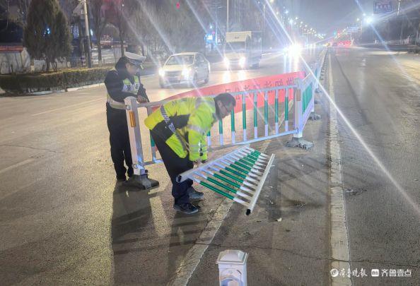 事发莘县狂风吹倒道路中央护栏他们发现后及时出手