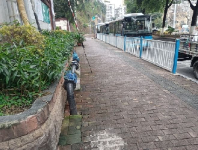 加装护栏消隐患“沙磁护学”保平安(图2)