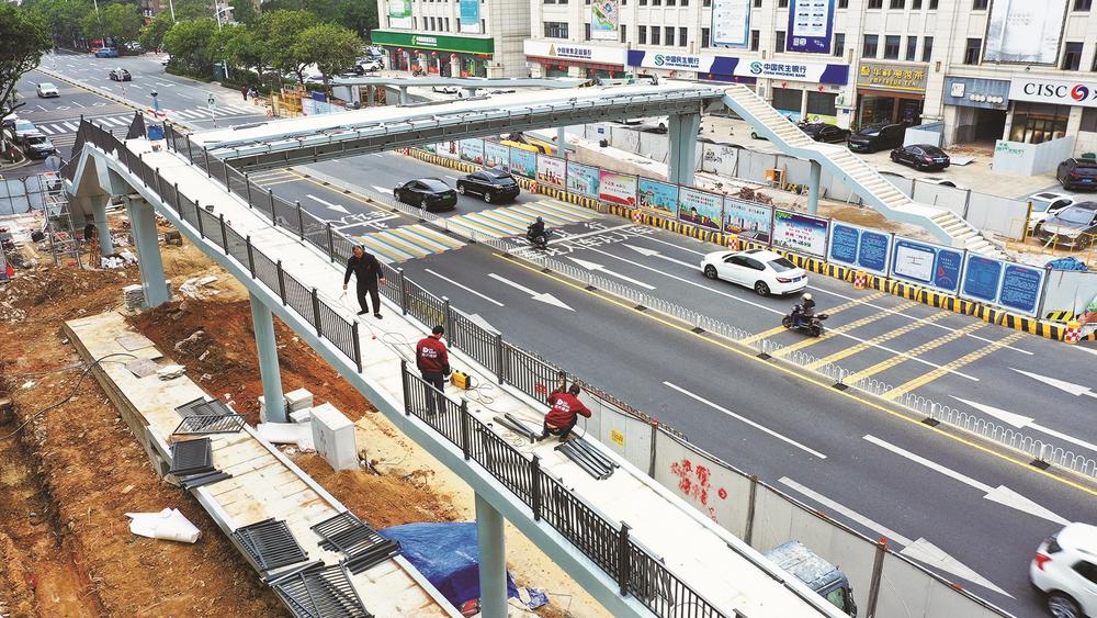 石狮宝岛路一中人行天桥进入收尾