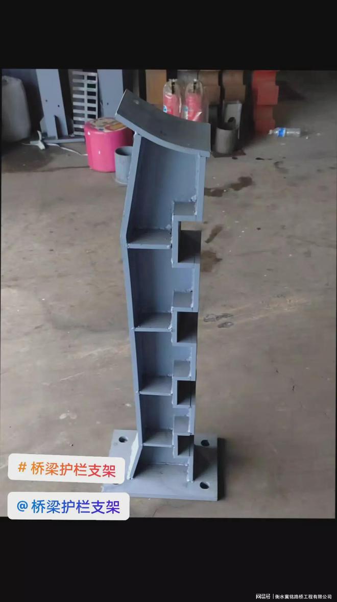 桥梁铸铁护栏支架A高速公路桥梁防撞墙30080铸铁护栏支架厂家(图2)