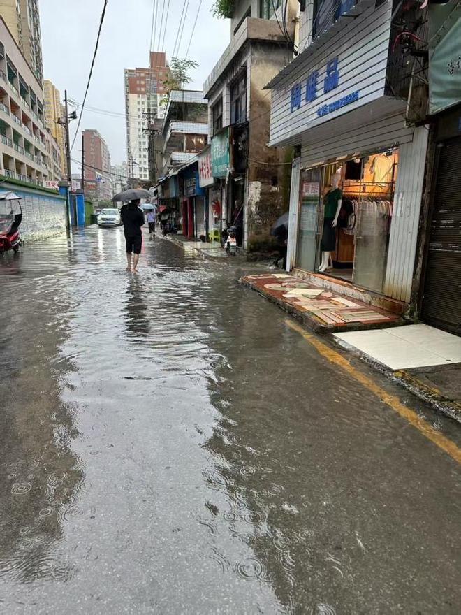贵州平坝：文明路海绵化改造助推“旧路”换“新颜”