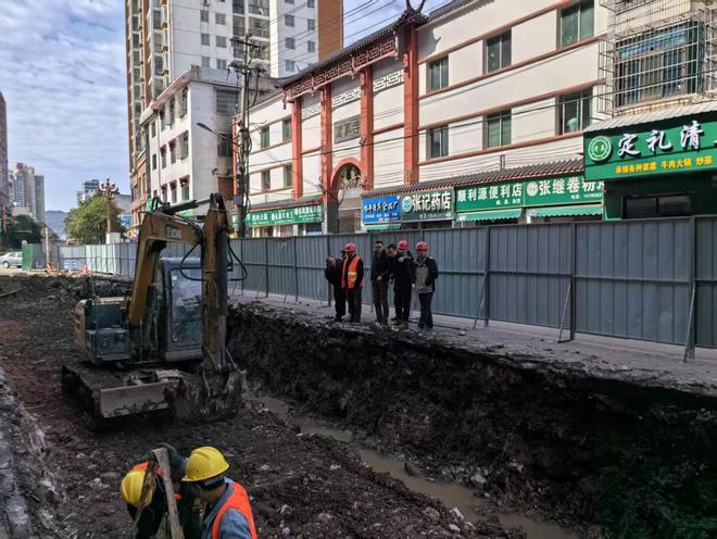 贵州平坝：文明路海绵化改造助推“旧路”换“新颜”(图4)