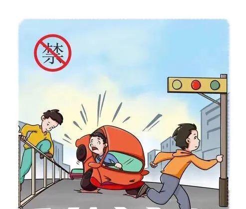 巴州公安交警敲响翻越护栏安全警钟莫为捷径涉险途！(图3)