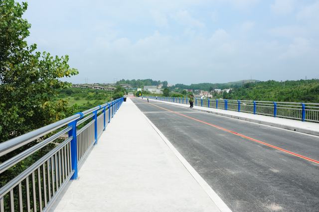 咱们分析介绍一下道路护栏的几种常见方式