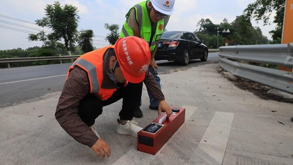 玉林公路发展中心2024年普通国道公路安全设施精细化提升工程通过竣工验收(图2)