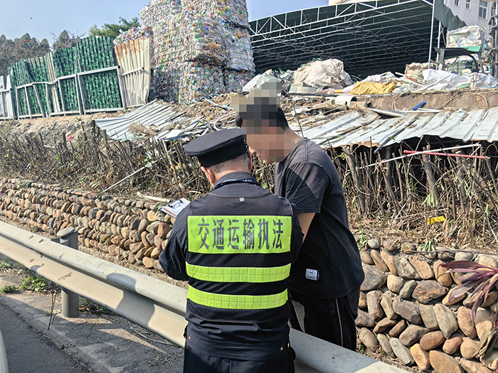 保护公路设施人人有责畅安通行环境人人共享(图2)
