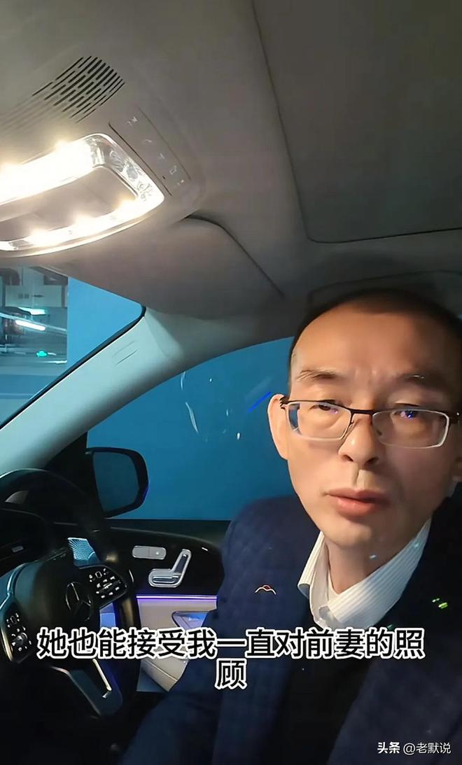 看看谢浩男亲妈的双腿再听听谢爸坐在奔驰里的豪言壮语太讽刺(图2)