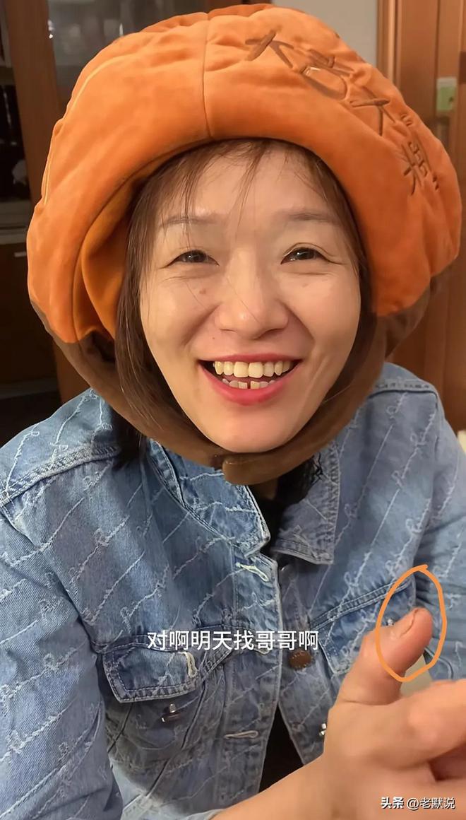 看看谢浩男亲妈的双腿再听听谢爸坐在奔驰里的豪言壮语太讽刺(图4)
