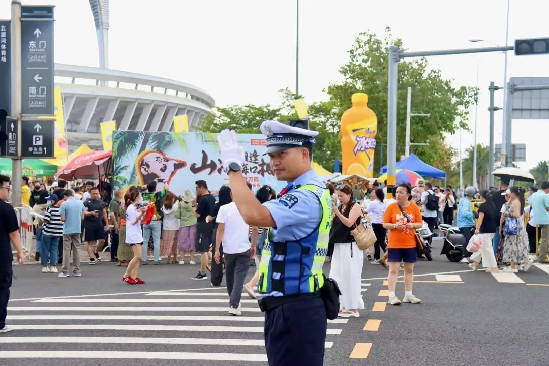 海口公安交警高效缓堵治堵群众出行之路更加通畅(图4)