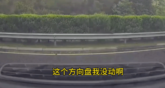 雨天车速120kmh打滑撞护栏女司机：我没动方向盘啊(图2)