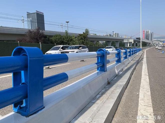 【重庆百速护栏】工业、交通、建筑类护栏间距标准分别是多少？